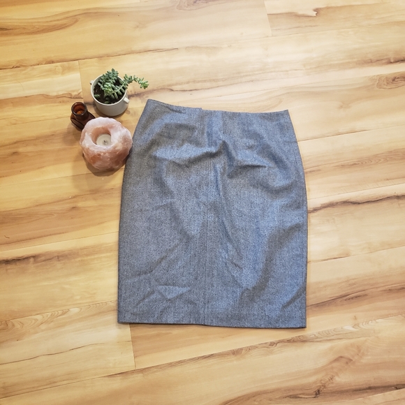 Banana Republic Skirt - Picture 3 of 4